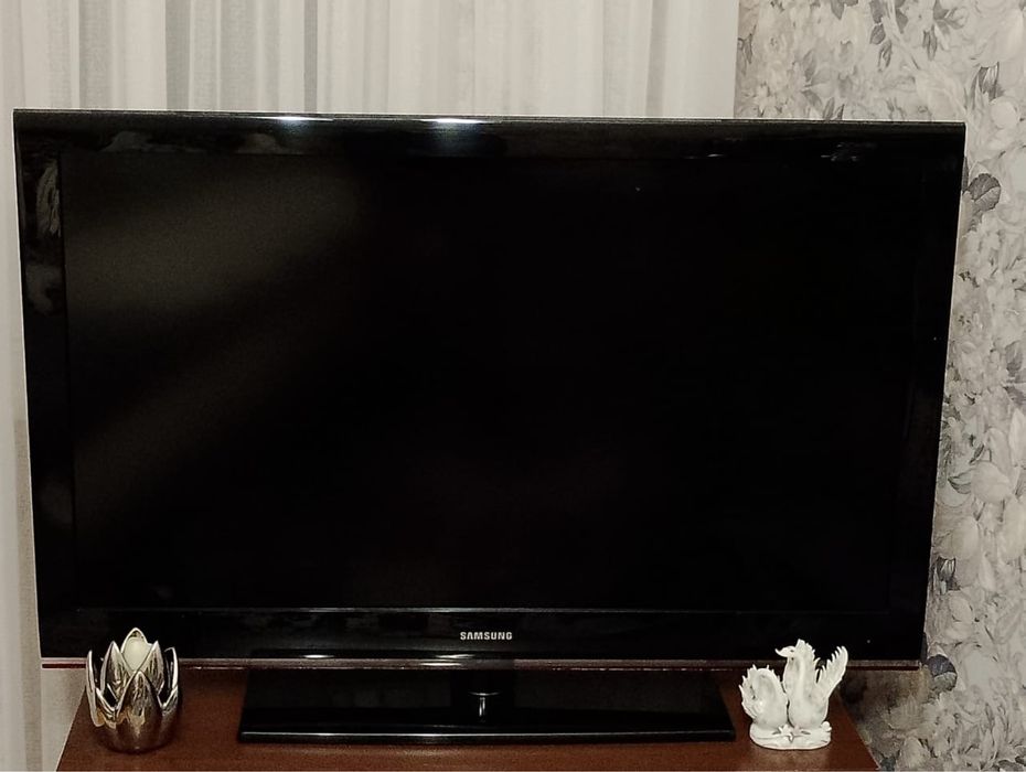 Телевизор Samsung 117”