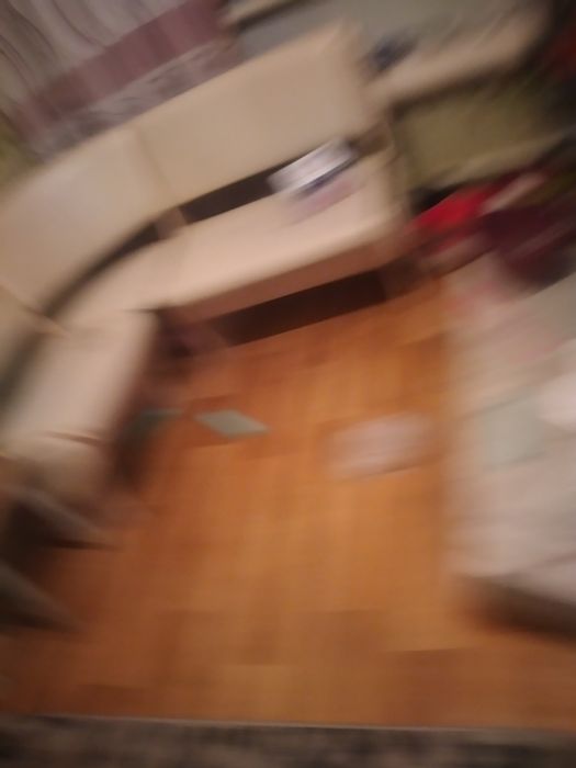 Стол 5000т сатылады бу  мини диванчик 4000т