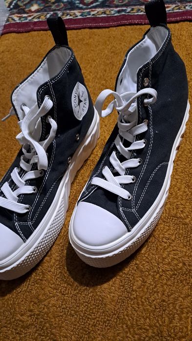 Продам женскую обувь