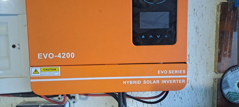 Vând doua baterii LiFepo4  2×JRH 12,8v 100(1280wh fiecare)folosite în serie sistem solar 24v(25.6 100h total =2560wh)
