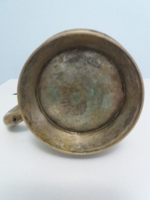 Латунная     кружка.