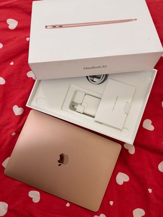 Продам Macbook Air чип M1