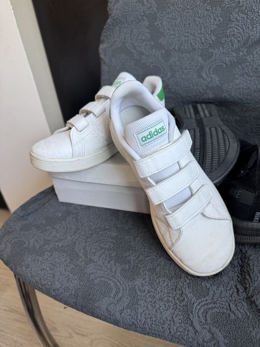 Бели маратонки Адидас и найк