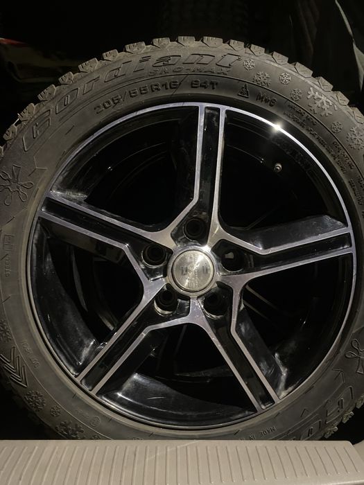 Продам комплект колеса зимние