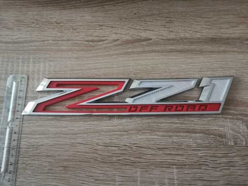 Chevrolet Z71 Offroad сребристо с червено емблема