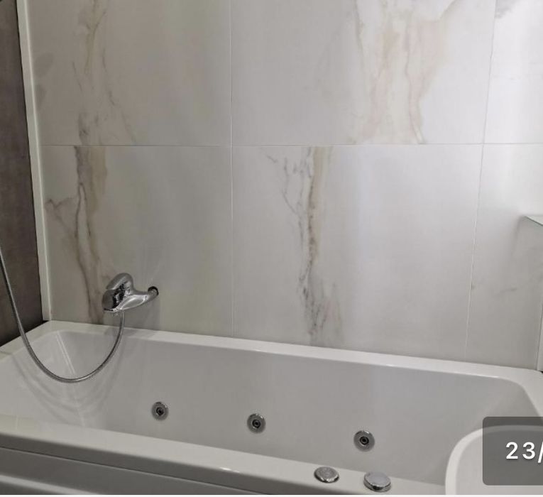 Дава се под наем Тристаен апартамент в Варна, Център - 100 кв.м за 1500 € - Снимка #7