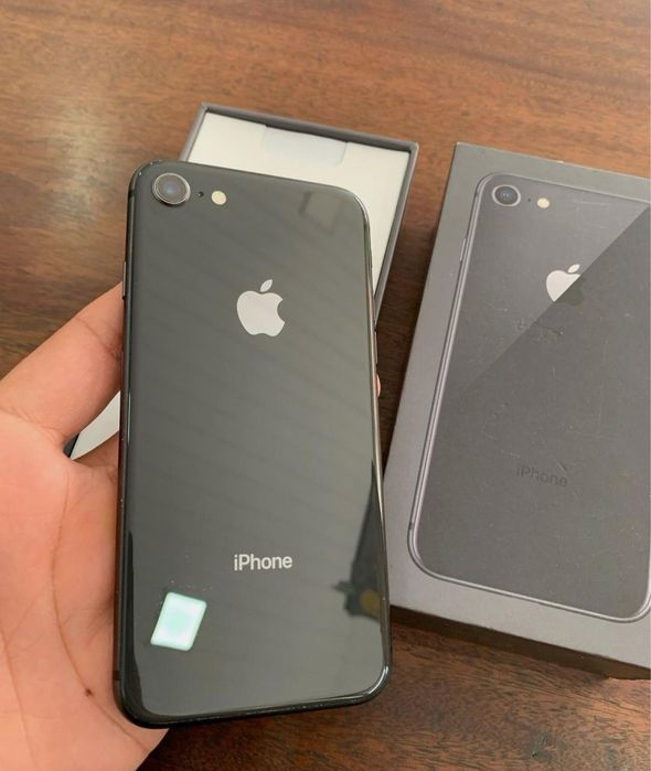IPhone 8 / 64 gb / Идеальное состояние / 82%