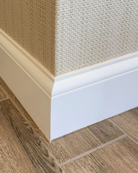 Установка плинтуса. Плинтус Полиуретан МДФ