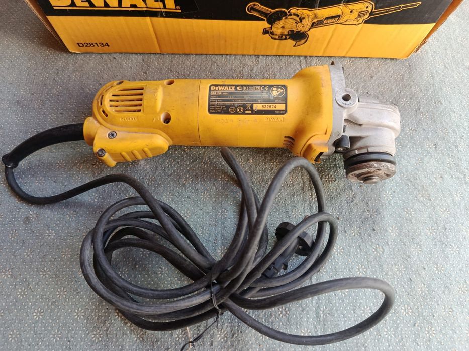 Болгарка DEWALT D28134