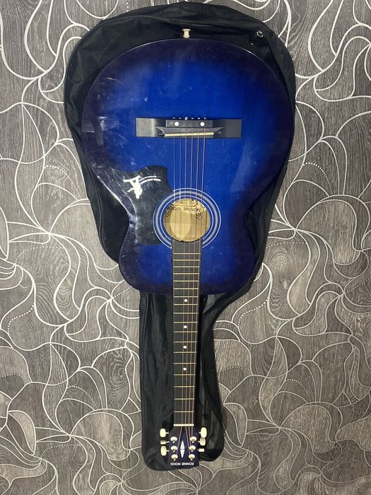 Акустическая гитара + чехол | срочная продажа