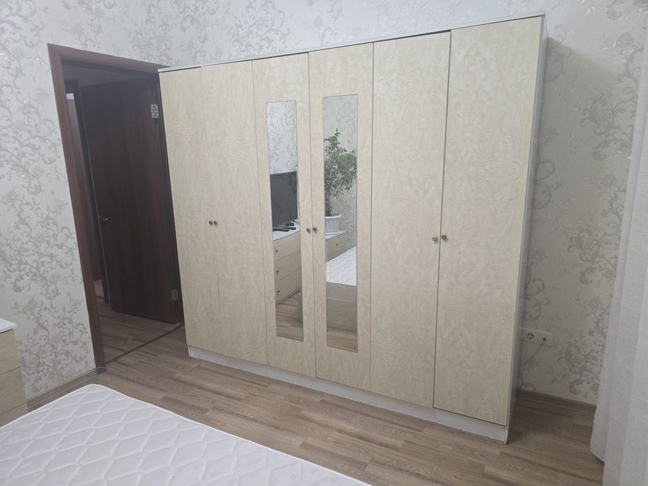 Продам спальный гарнитур