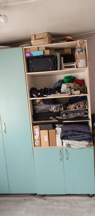 Продам шкаф со столом в детскую комнату