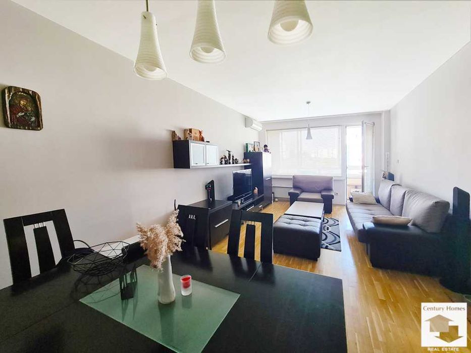 104956 Просторен тристаен апартамент в широкия център на В. Търново