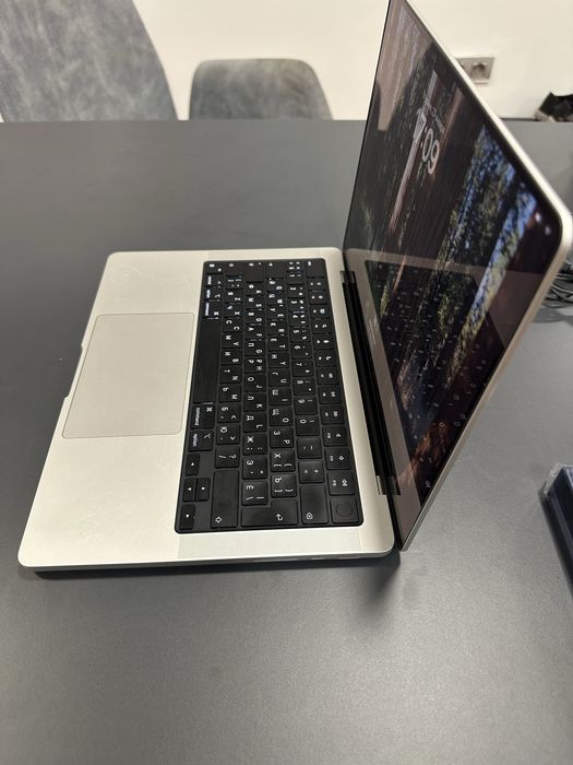 Macbook Pro M4 с 24 GB RAM и 1 TB SSD