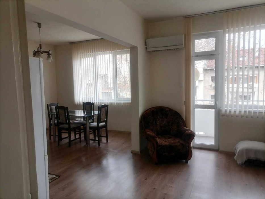 Дава се под наем Тристаен апартамент в Пловдив, Център - 120 кв.м за 510 € - Снимка #4