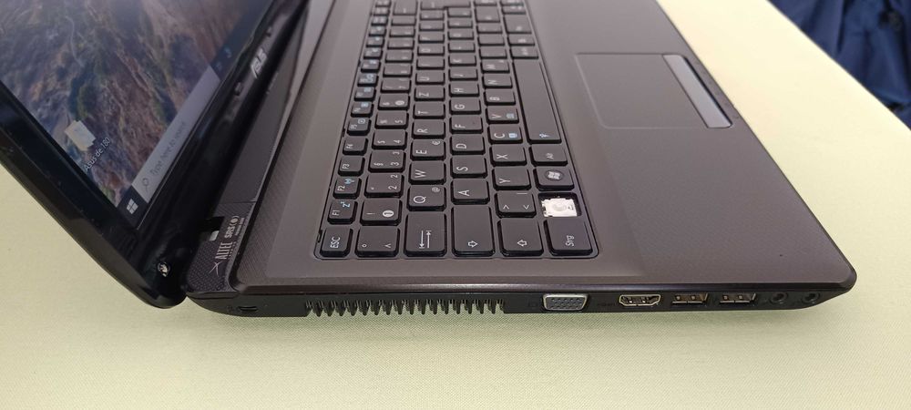 Laptop Asus K52Jr Intel I5 450m 4 Video dedicat 15.6 40Cm Windows 10