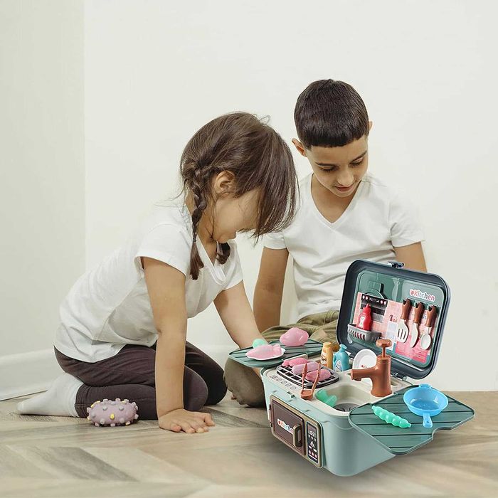 Детска кухня с вода, звуци и светлини Toys Little Chef Kitchen