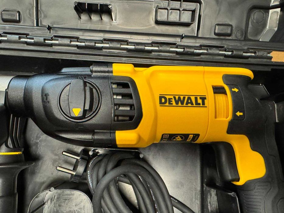 Електрически перфоратор DeWALT D25133 Нов!!!