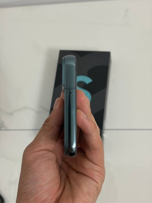 Продам Samsung s22