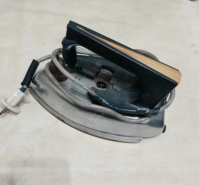 Утюг советский на запчасти