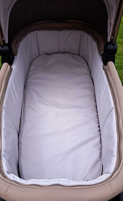 Пълен Комплект Количка Mamas and Papas Ocarro и кошница Maxi Cosi