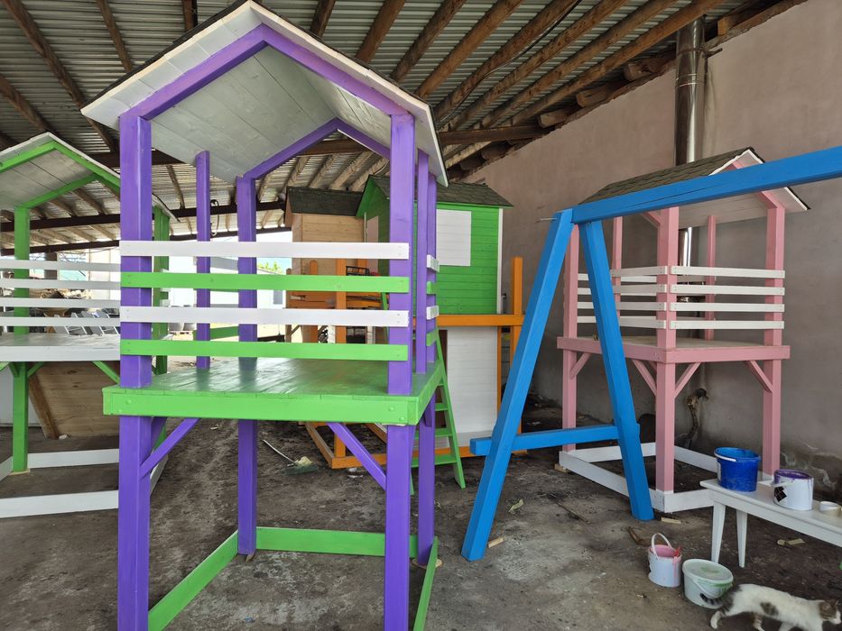 Căsuță din lemn, spatiu joaca, pergola, loc de joaca copii