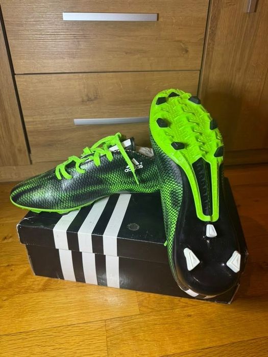 Бутонки адидас нови