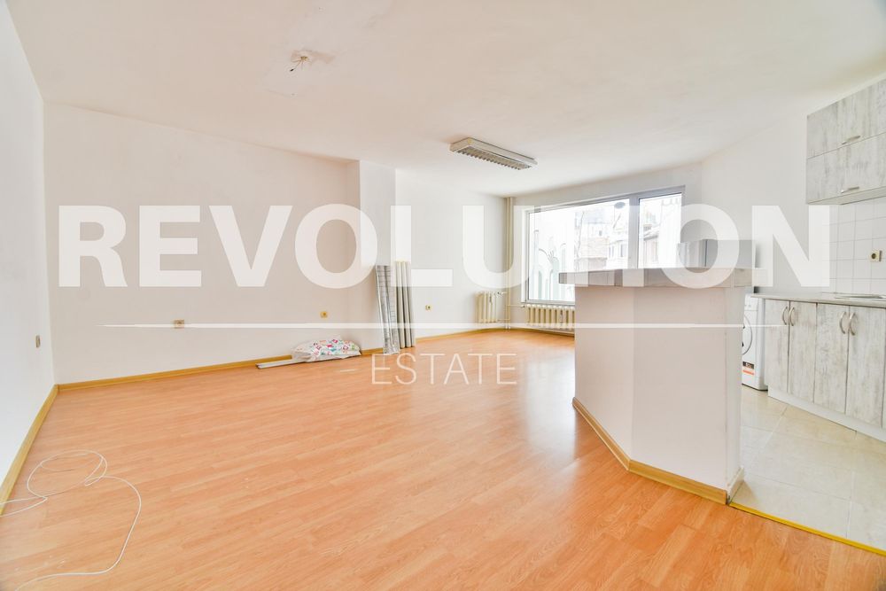 Дава се под наем Двустаен апартамент в София, Център - 80 кв.м за 650 € - Снимка #3