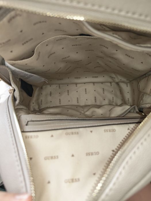 Дамска раница Guess