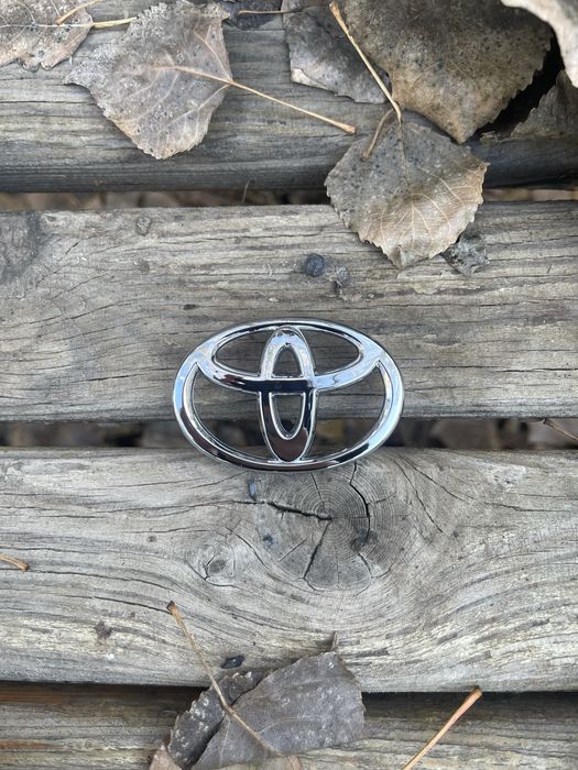Эмблема на руль Toyota серебристый хром