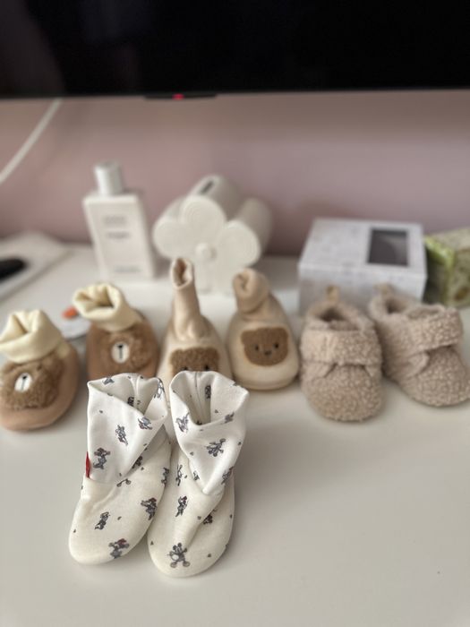 Бебешки обувки и буйки