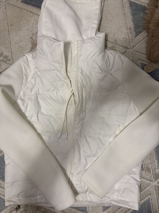 продаю весенние куртки