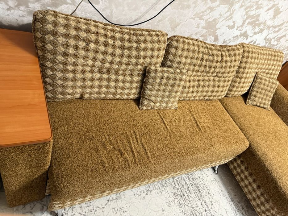 Диван в хорошем состоянии , продам