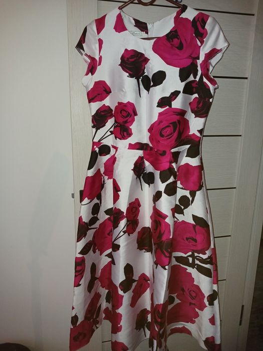 Платья всё по 5000 тг