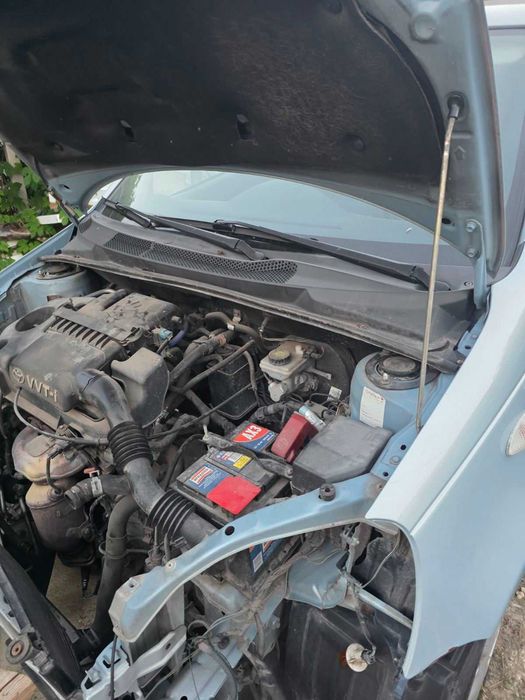 Toyota Yaris на части