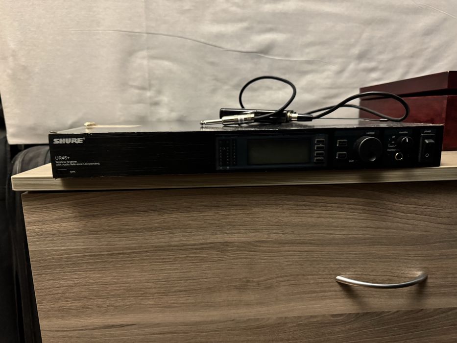 Shure UR4S+ Instrument  Receiver Wireless Profesional J5 (578-638 MHz)