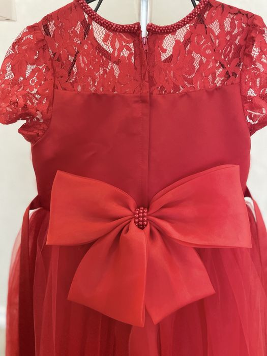 Платье красное нарядное