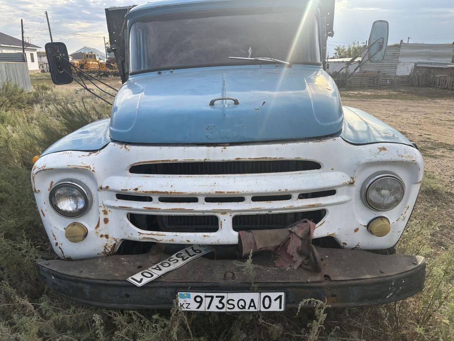 Продаеться зил..