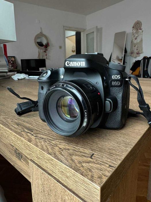 Продавам  Canon EOS 80D