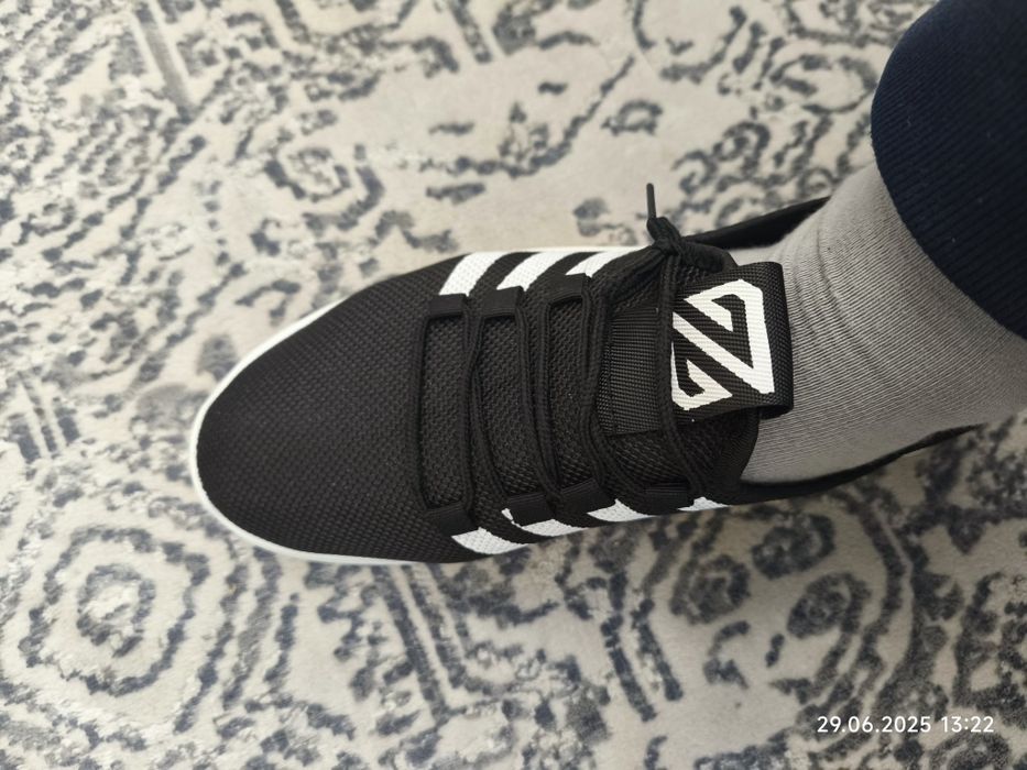 Продам кроссовки мужские