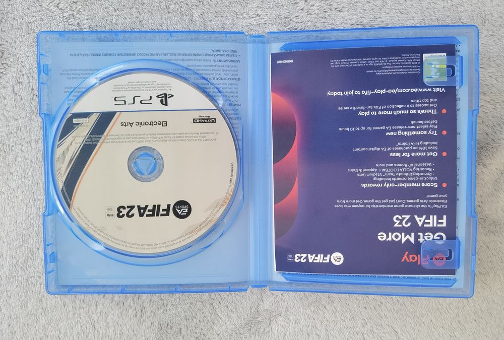 Vând FIFA23 pentru PS5