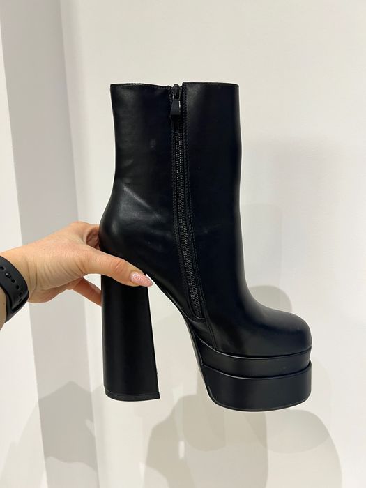 Черни високи боти