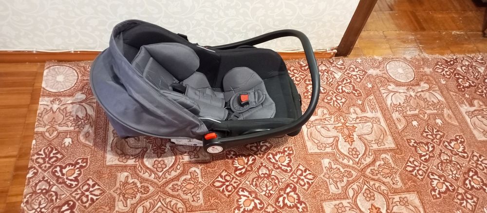 Продам детскую автолюлька почти новую