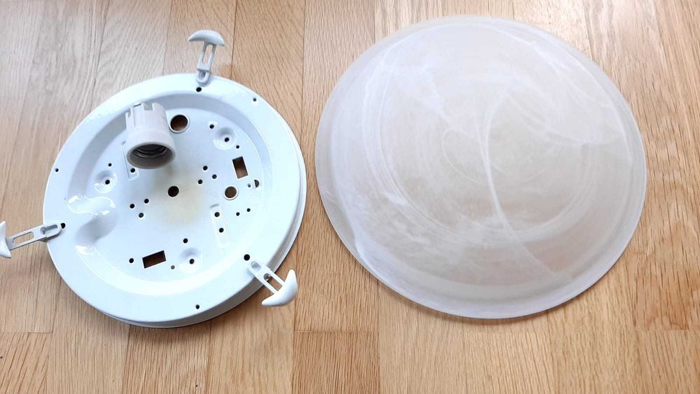 1. Lustra pendul, sticla Murano. 2. Plafoniera rotunda, sticlă Murano