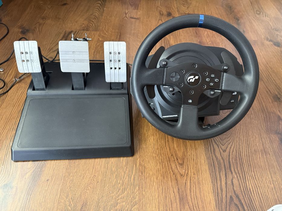 Thrustmaster T300 Force Feedback + T3PA 3 педала – PS4/PS5/PC