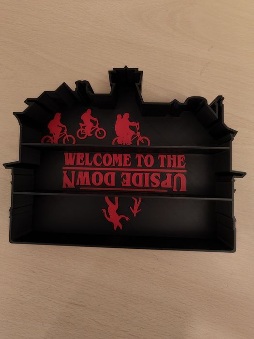 Display figurine kinder stranger things