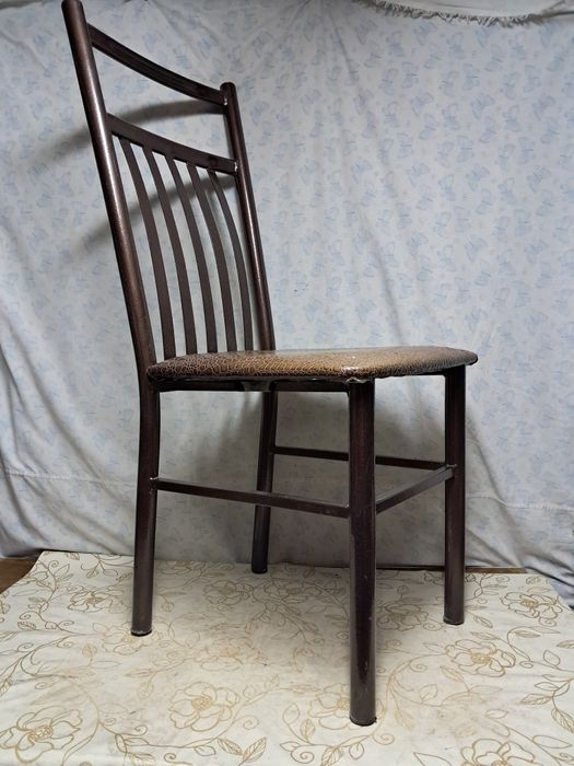 Продам стулья разные .