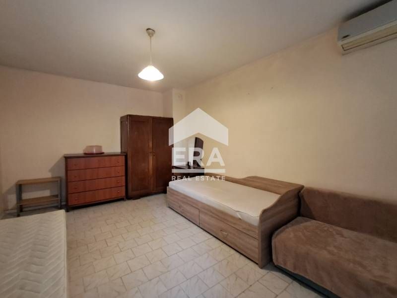 Дава се под наем Двустаен апартамент в Варна, Център - 46 кв.м за 348.84 € - Снимка #1