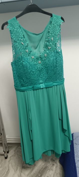 Rochie de zi nu știu mărimea nu are firmă a fost făcută pe comandă acum una nu a fost purtată niciodată