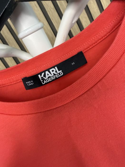 Rochie sport Karl Lagerfield,mărimea S,originală nu prezintă urme de uzură!Nuanta corai,pret 200 ron